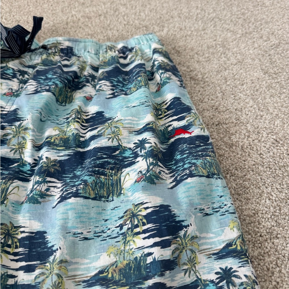 Tommy Bahama Men's Hawaiian Islands Print Cotton Shorts - Picture 2 of 6